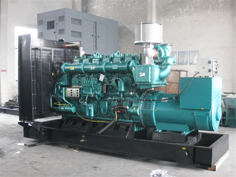孙吴200KW 柴油发电机的油耗是多少？