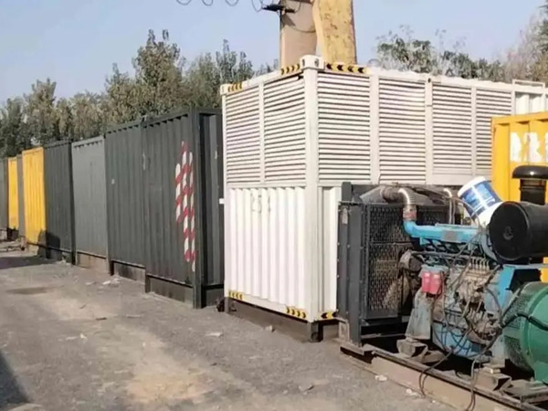 孙吴200KW柴油发电机机组每小时油耗是多少？
